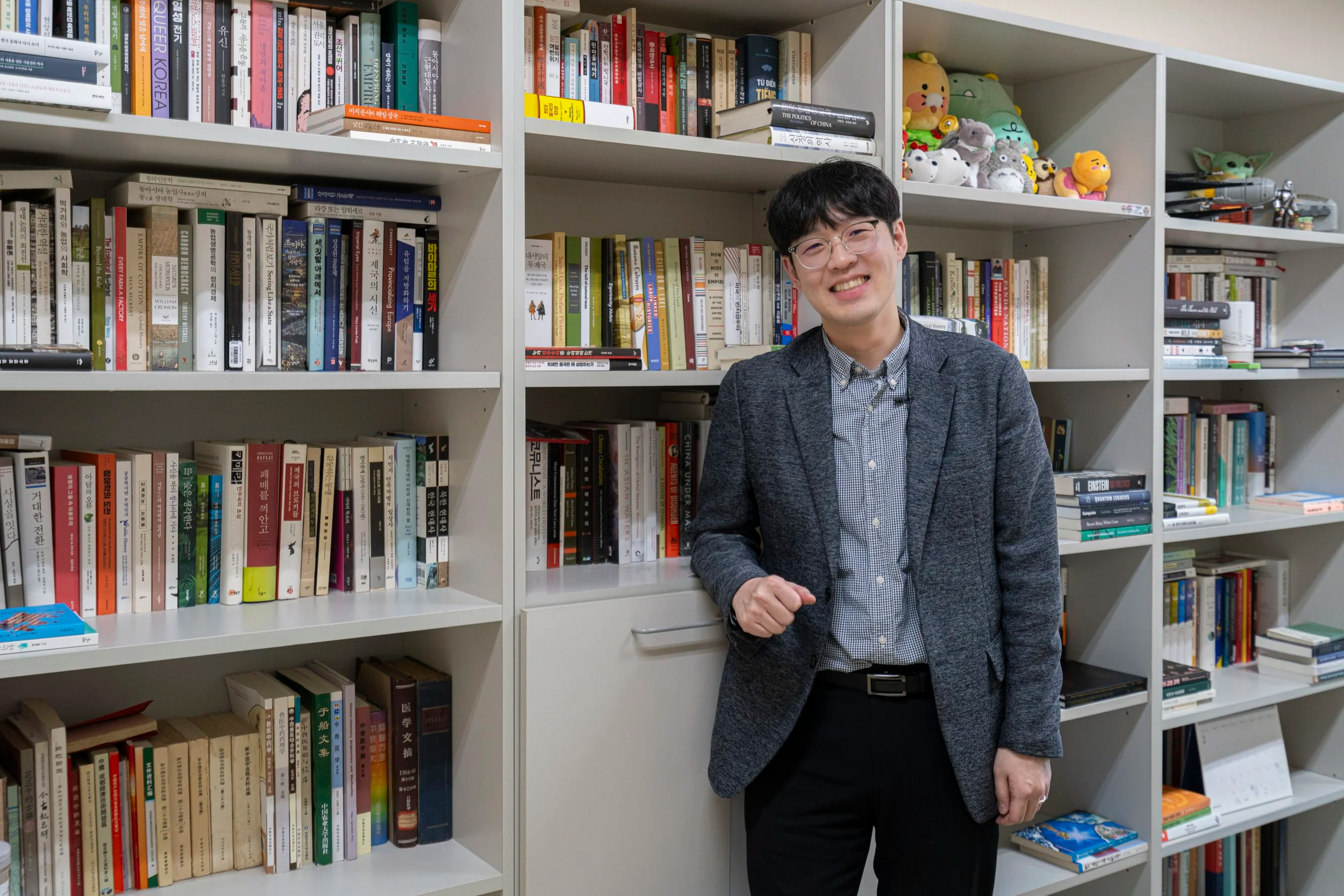 Jongsik Christian Yi standing in a library